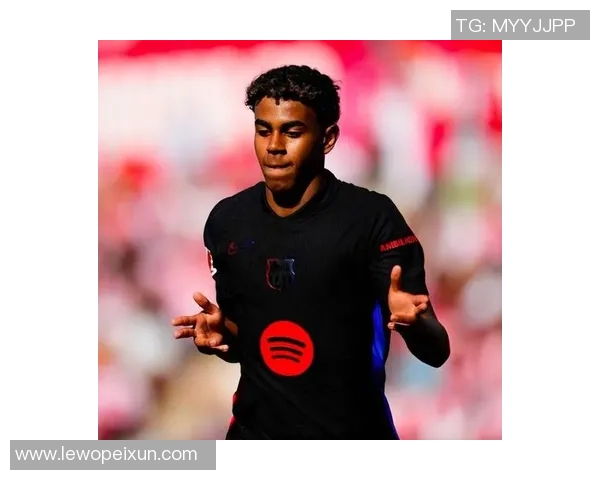 赫罗纳球员开赛20秒静默抗议海外赛 巴萨球员未主动进攻展现默契